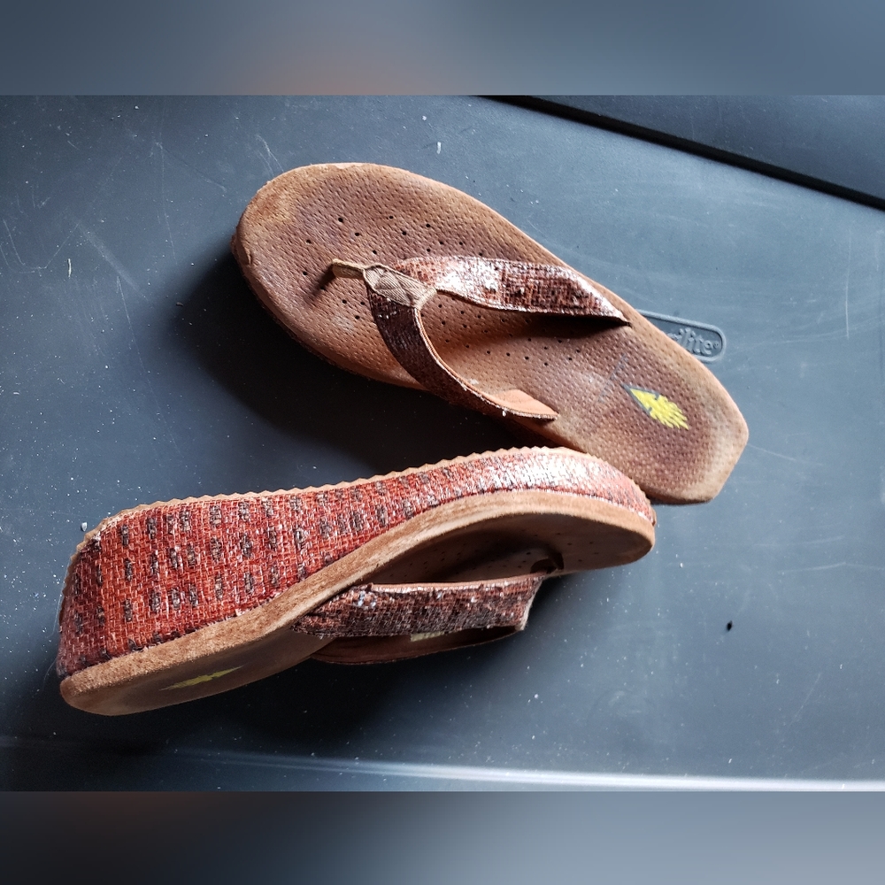 Womens Volatile wedge sandals- brown size 9 in excellent condition